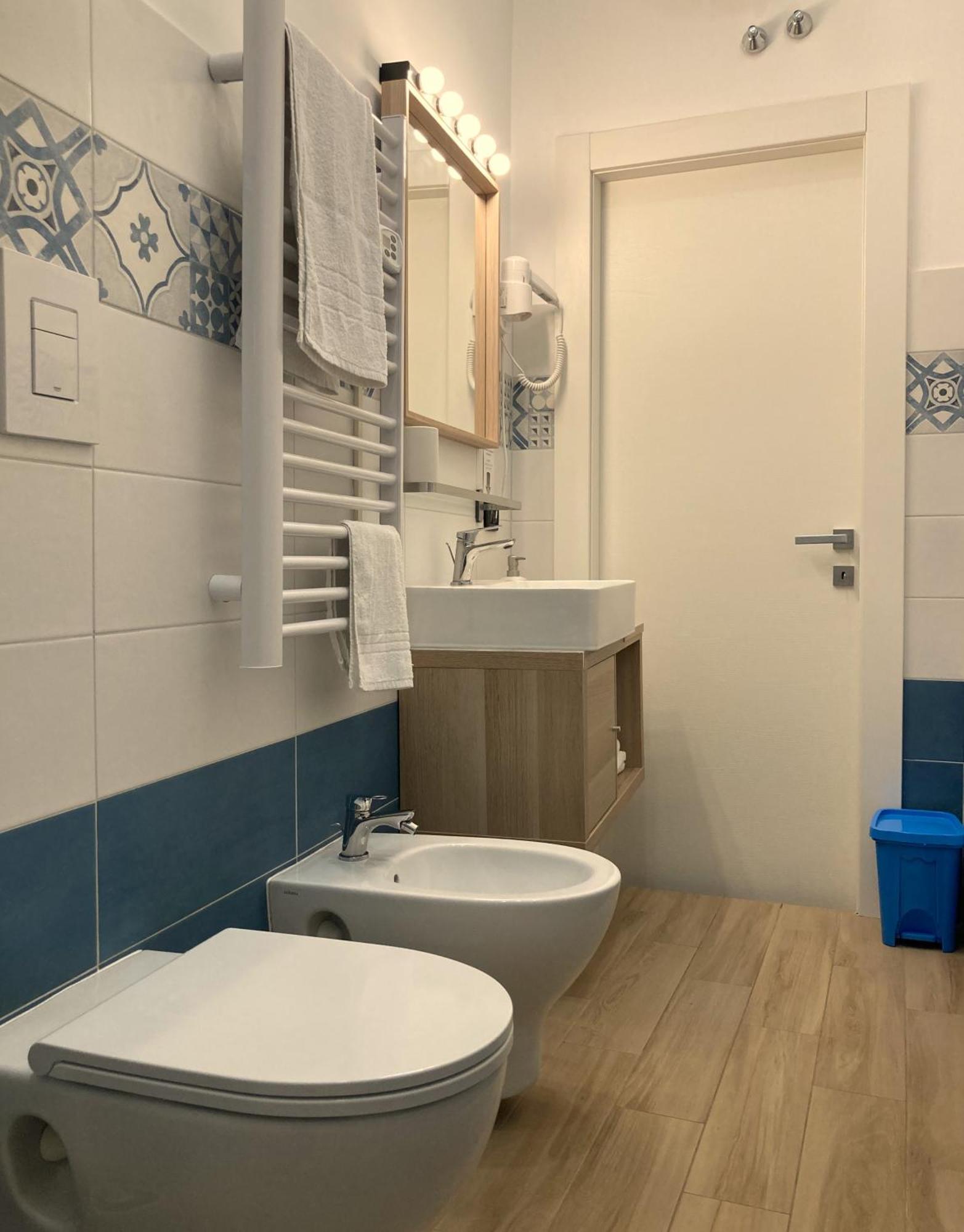La Casa Blu Nel Cuore Storico Di Napoli Exterior photo